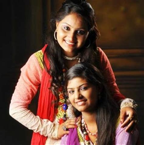 Nooran Sisters Official Website .